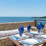 Armonia Seaside Villa *