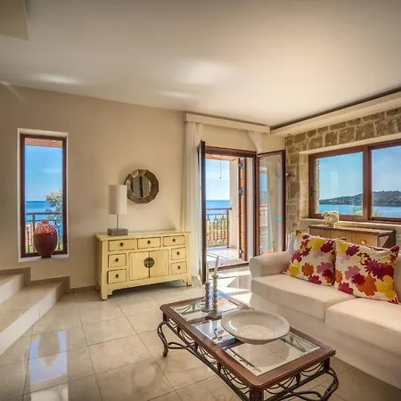 Armonia Seaside Villa *